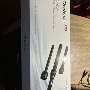 Therapy 365 curl set for hair. Includes on styling iron with 2 attachments.